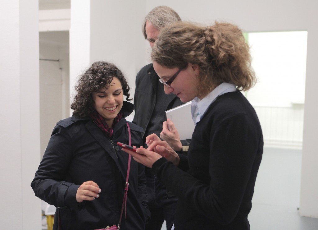 Fotokünstlerin Rachael Jablo und Dr. Gisela Parak, Leiterin des Museums für Photographie. Foto: André Pause