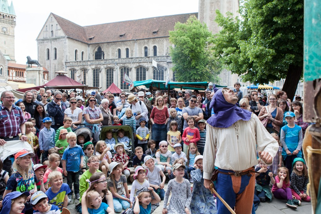 Der Mittelaltermarkt ist ein Spektakel für Groß und Klein. Foto: BSM / Frank Sperling