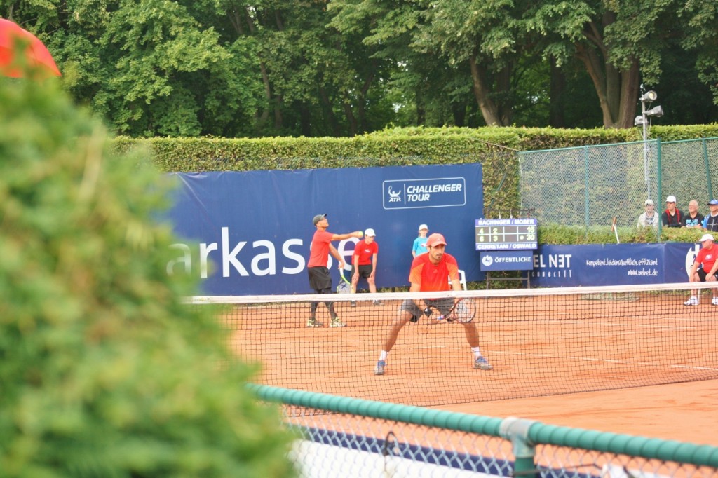Neben der Einzelauswertung treten die Tennisspieler auch im Doppel an. Hier Philipp Oswald und James Cerratani. Foto: Fabian Kappel