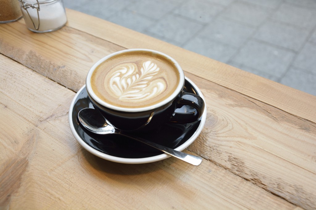Der Flat White ist die Spezialität des Kiwi-Kaffeehauses. Foto: BSM