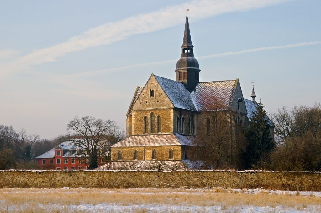 Kloster Kirche Riddagshausen an einem Wintermorgen.